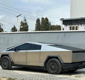 Tesla Cybertruck 2025